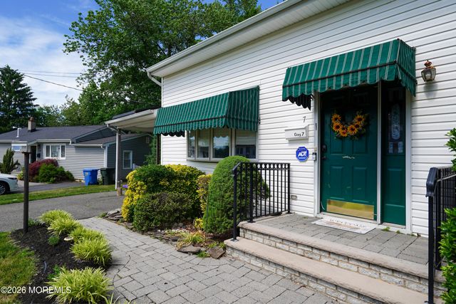 7 Winthrop Place, Hazlet, NJ 07730