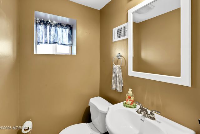 7 Winthrop Place, Hazlet, NJ 07730