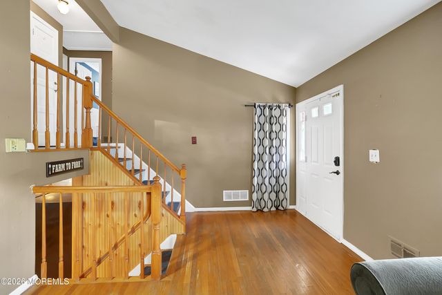 7 Winthrop Place, Hazlet, NJ 07730