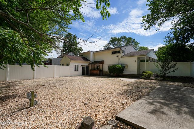 7 Winthrop Place, Hazlet, NJ 07730