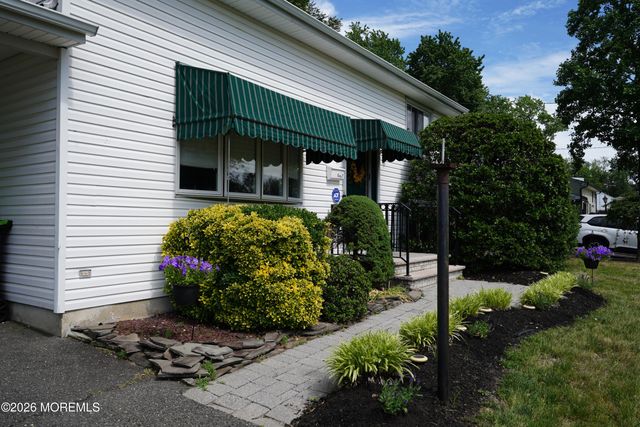 7 Winthrop Place, Hazlet, NJ 07730
