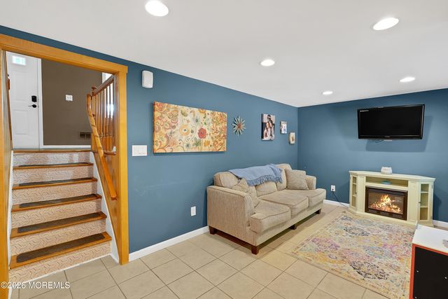7 Winthrop Place, Hazlet, NJ 07730