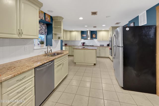 7 Winthrop Place, Hazlet, NJ 07730