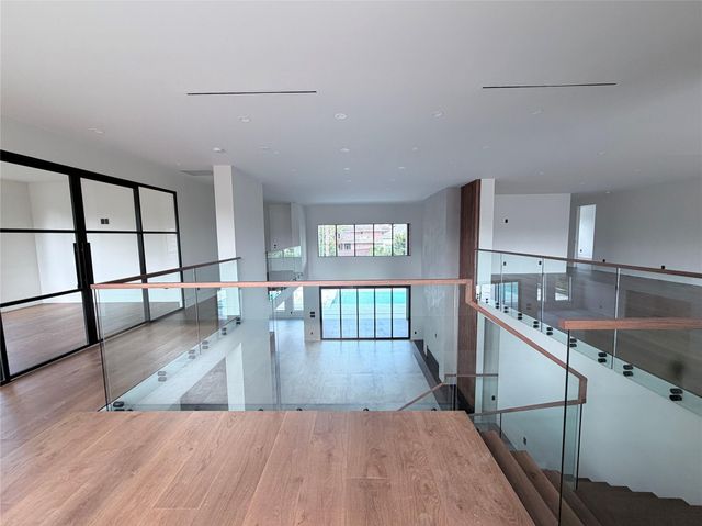 827 Bunker Hill Road, Houston, TX 77024