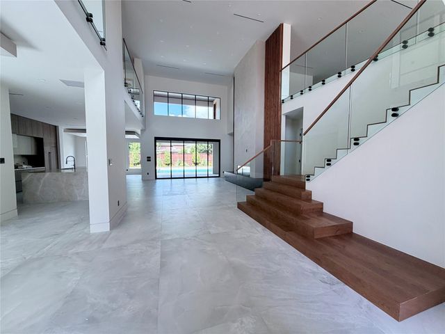 827 Bunker Hill Road, Houston, TX 77024
