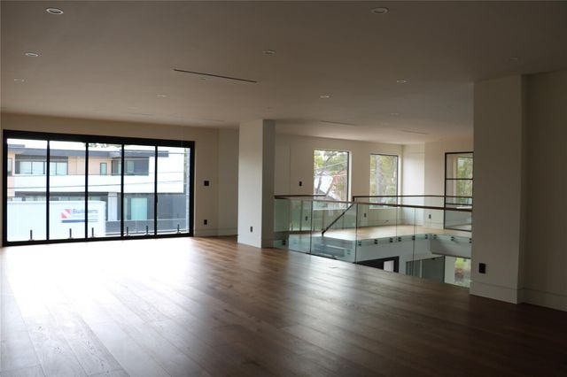 827 Bunker Hill Road, Houston, TX 77024