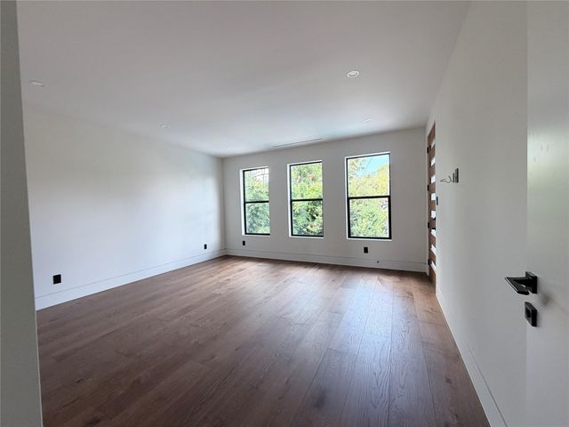 827 Bunker Hill Road, Houston, TX 77024