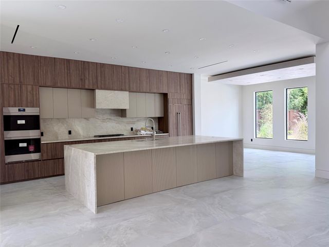 827 Bunker Hill Road, Houston, TX 77024