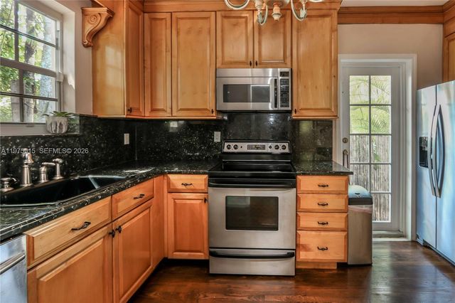 1260 La Mancha Ave, Coral Gables, FL 33134