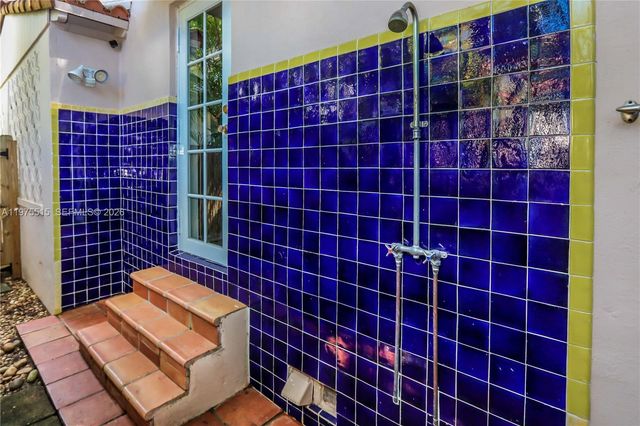 1260 La Mancha Ave, Coral Gables, FL 33134