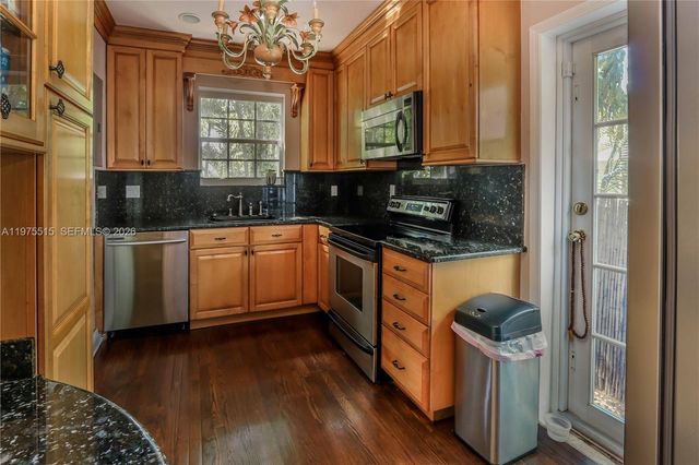 1260 La Mancha Ave, Coral Gables, FL 33134