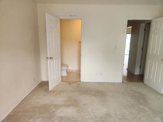 10423 Dearlove Road 2, Glenview, IL 60025