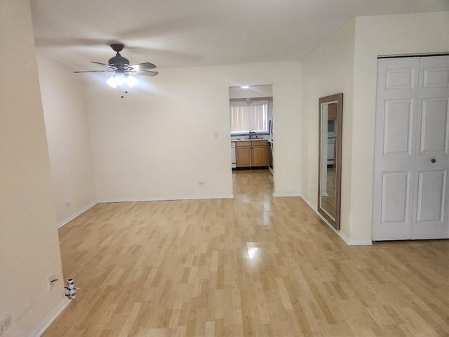 10423 Dearlove Road 2, Glenview, IL 60025