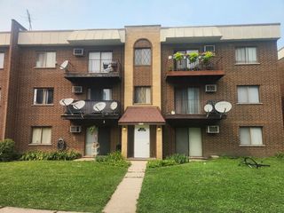 10423 Dearlove Road 2, Glenview, IL 60025