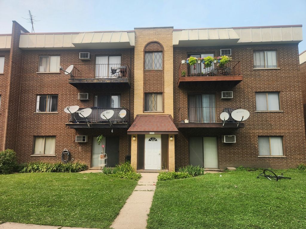 10423 Dearlove Road 2, Glenview, IL 60025