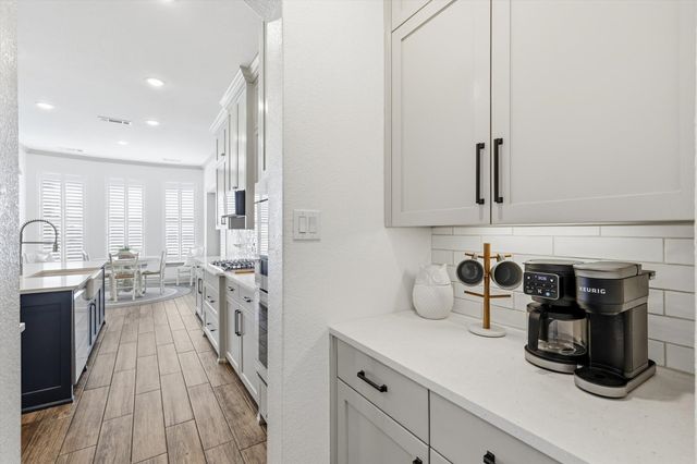 11713 Slumber Falls Drive, Flower Mound, TX 76226