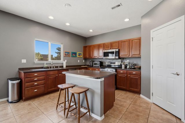 2439 Camino Catalonia SE, Rio Rancho, NM 87124