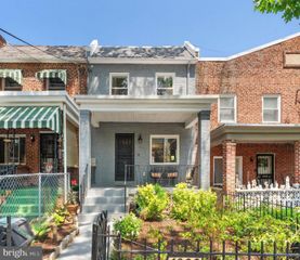 4226 GAULT PL NE, Washington, DC 20019