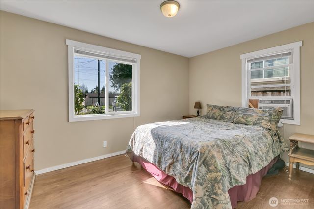 516 6th Ave S, Kent, WA 98032