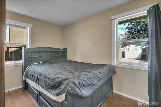 516 6th Ave S, Kent, WA 98032