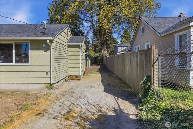516 6th Ave S, Kent, WA 98032