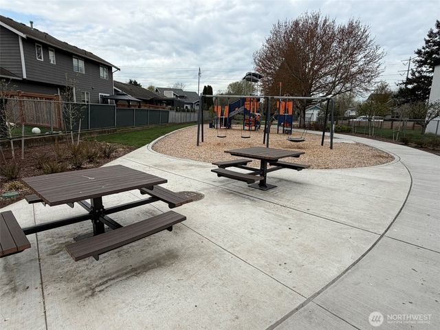 516 6th Ave S, Kent, WA 98032