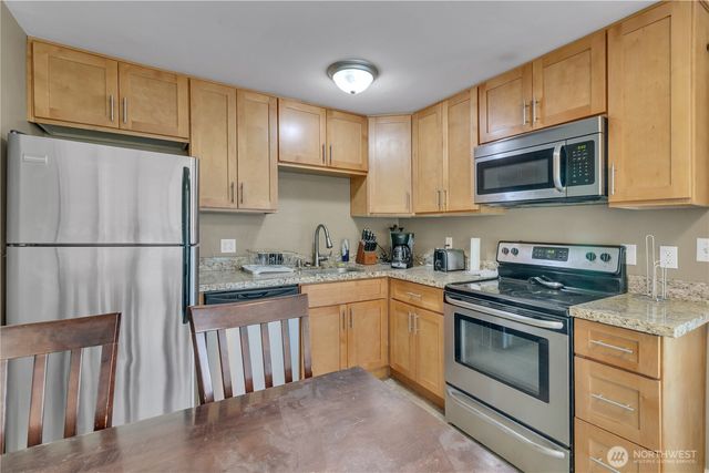 516 6th Ave S, Kent, WA 98032