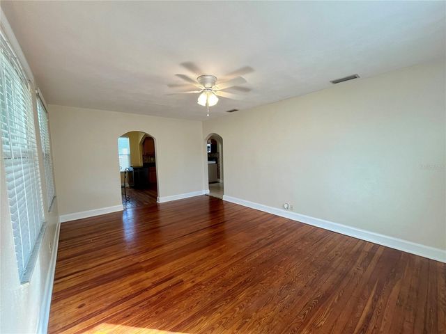 213 N GLEN AVENUE, Tampa, FL 33609