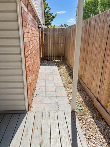 9811 Rocky Hollow Road, La Porte, TX 77571