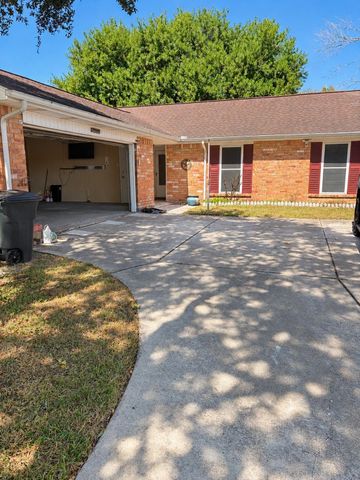 9811 Rocky Hollow Road, La Porte, TX 77571