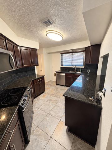 9811 Rocky Hollow Road, La Porte, TX 77571