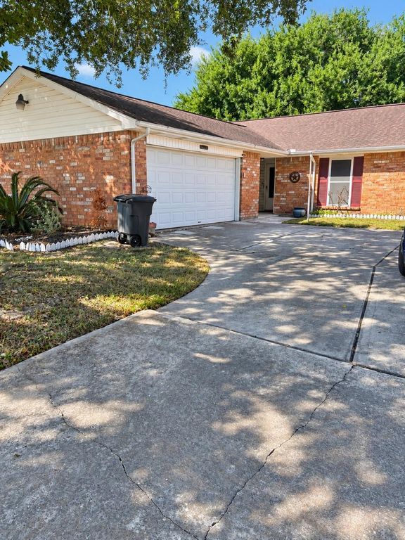 9811 Rocky Hollow Road, La Porte, TX 77571