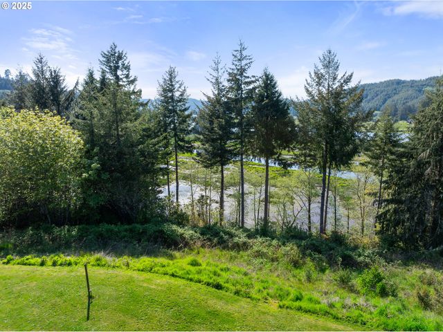 2475 S SMITH RIVER Rd, Reedsport, OR 97467