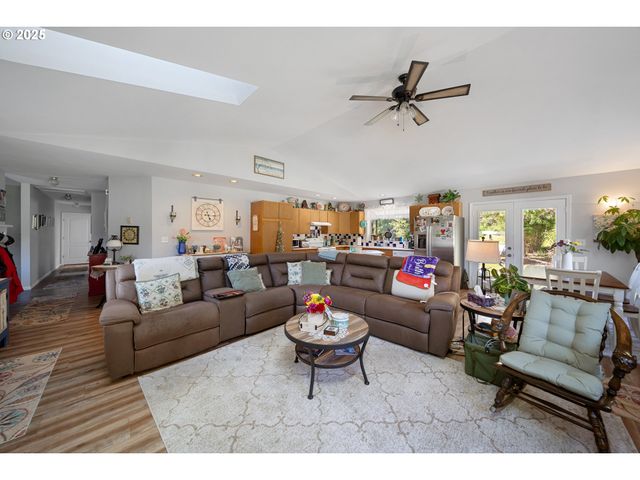 2475 S SMITH RIVER Rd, Reedsport, OR 97467