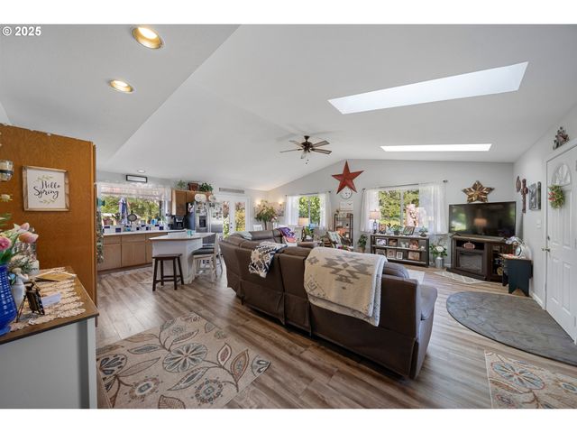 2475 S SMITH RIVER Rd, Reedsport, OR 97467