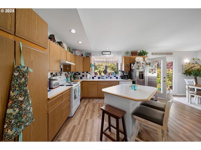 2475 S SMITH RIVER Rd, Reedsport, OR 97467