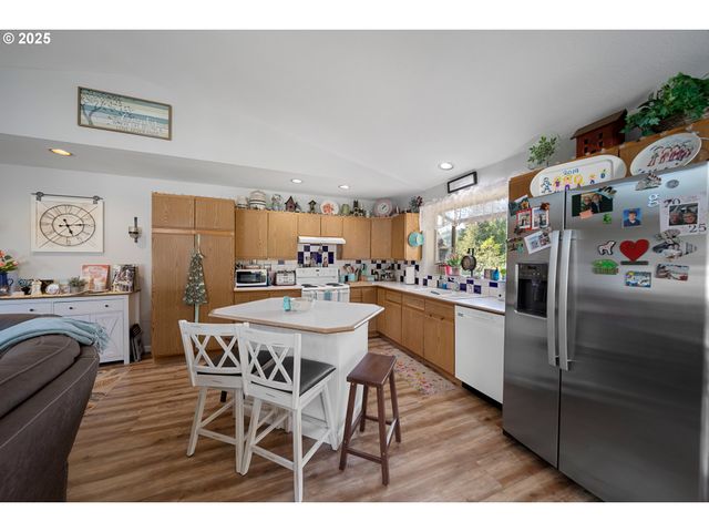 2475 S SMITH RIVER Rd, Reedsport, OR 97467