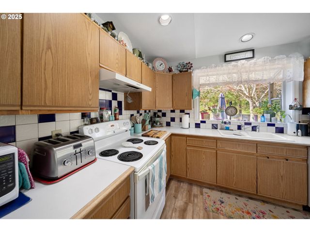 2475 S SMITH RIVER Rd, Reedsport, OR 97467