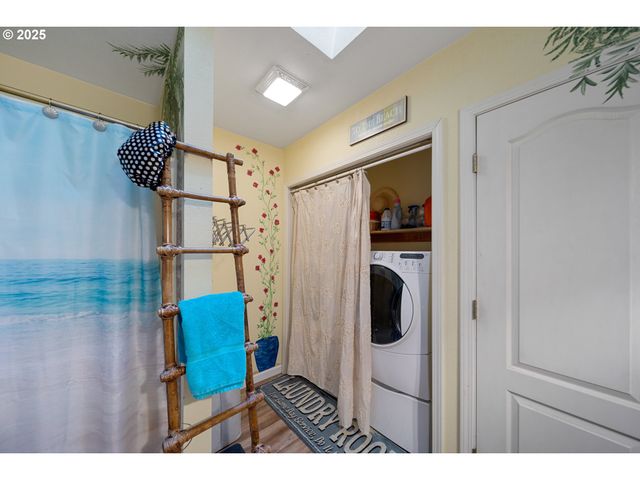 2475 S SMITH RIVER Rd, Reedsport, OR 97467