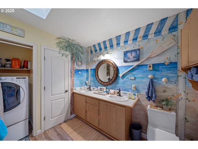 2475 S SMITH RIVER Rd, Reedsport, OR 97467