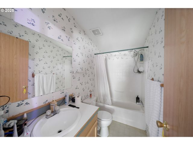 2475 S SMITH RIVER Rd, Reedsport, OR 97467