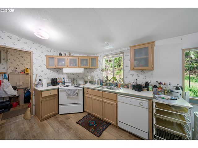 2475 S SMITH RIVER Rd, Reedsport, OR 97467