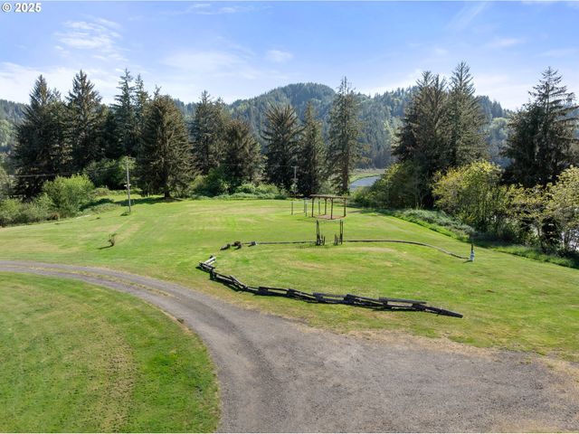 2475 S SMITH RIVER Rd, Reedsport, OR 97467