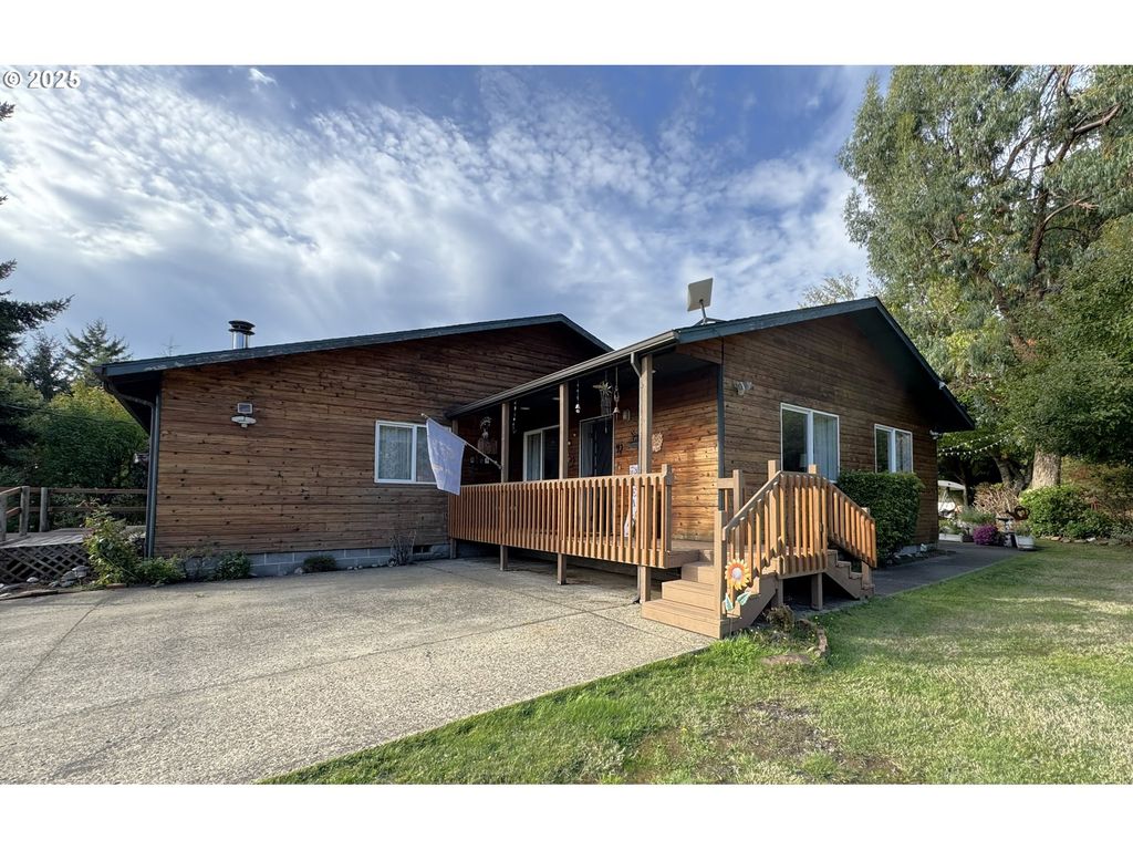 2475 S SMITH RIVER Rd, Reedsport, OR 97467