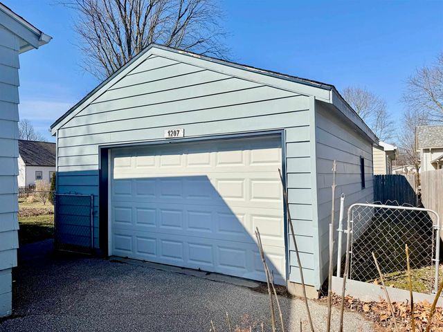 1207 Mercer Street, Essexville, MI 48732