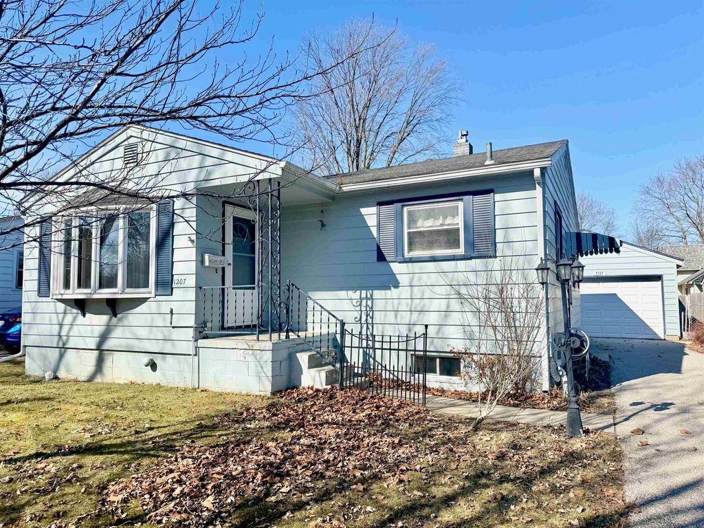 1207 Mercer Street, Essexville, MI 48732