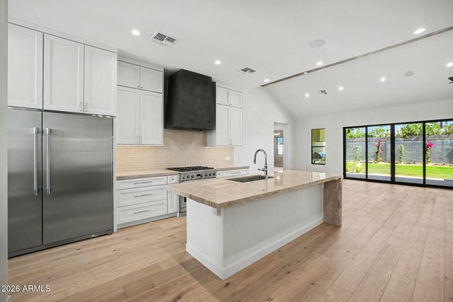 3210 E OREGON Avenue, Phoenix, AZ 85018