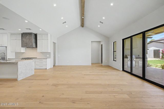 3210 E OREGON Avenue, Phoenix, AZ 85018
