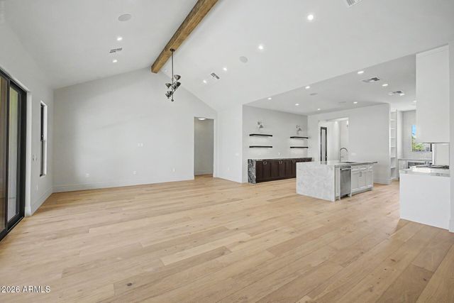 3210 E OREGON Avenue, Phoenix, AZ 85018