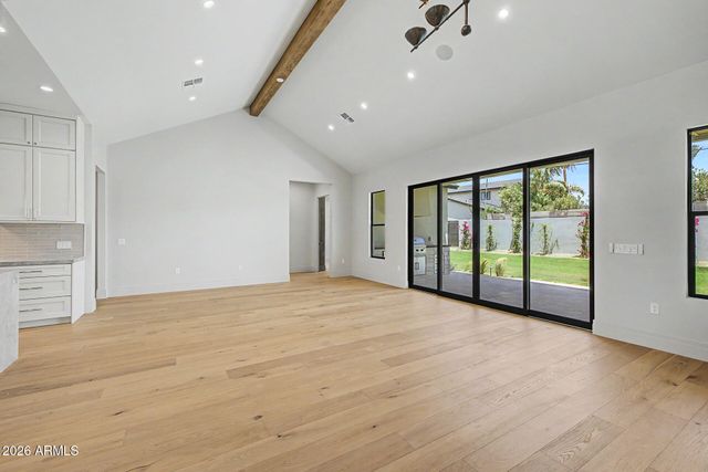 3210 E OREGON Avenue, Phoenix, AZ 85018